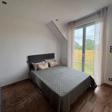 Bright New 2-bedroom Apartment, Field Views アパート