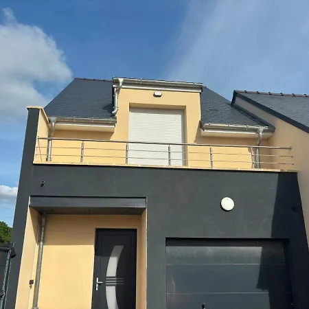 Bright New 2-bedroom Apartment, Field Views アパート