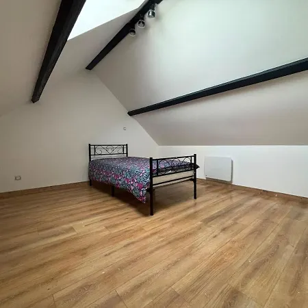 Bright New 2-bedroom Apartment, Field Views Huest